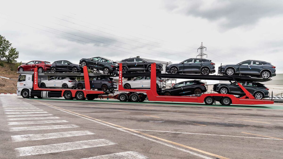 Imagen coches en trailer